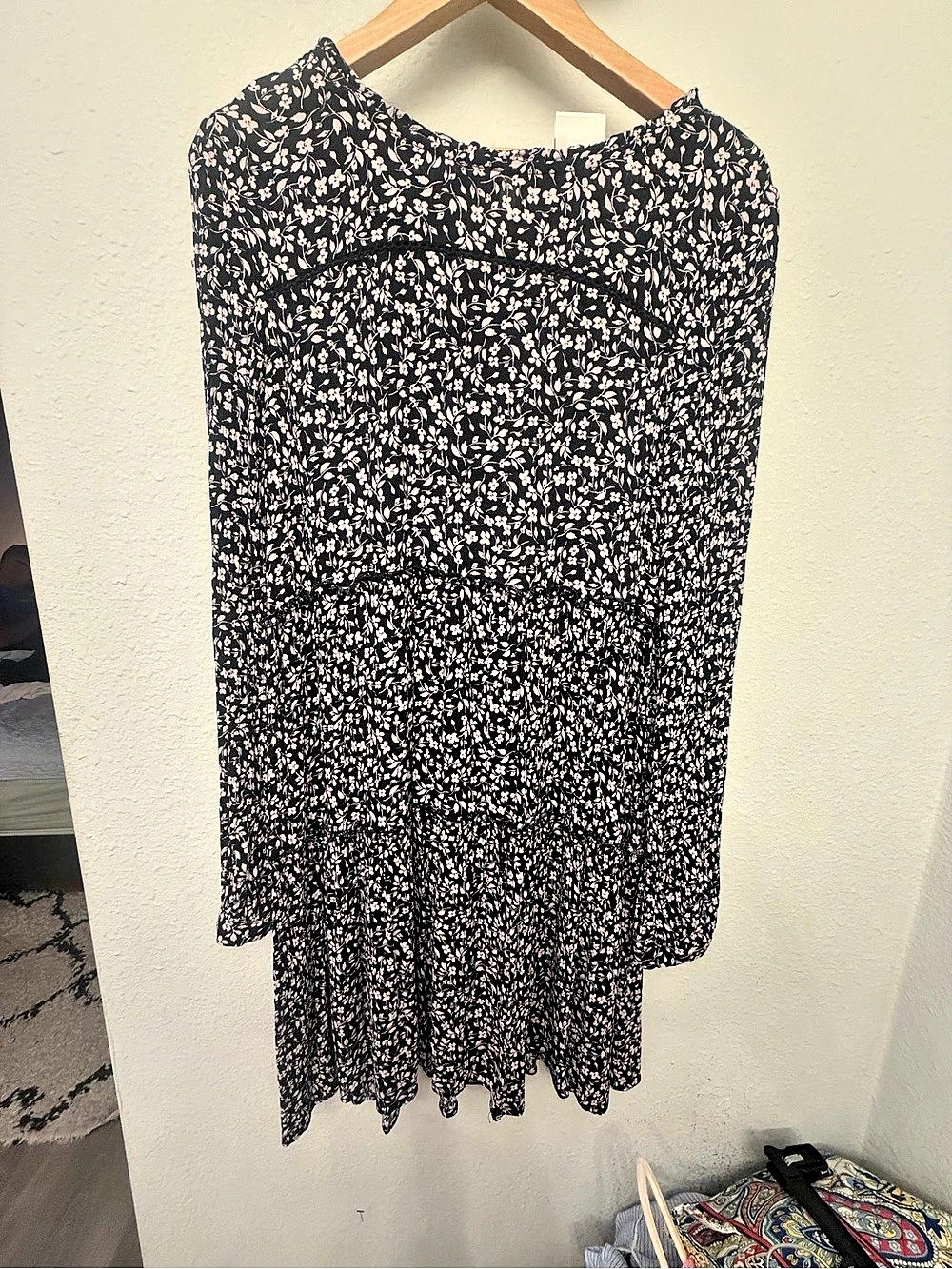 Knox Rose Floral Midi Dress in Black & Pink Size Small Like New